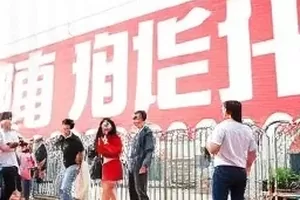 多个营销账号同步发布相似内容的矩阵关系图示意